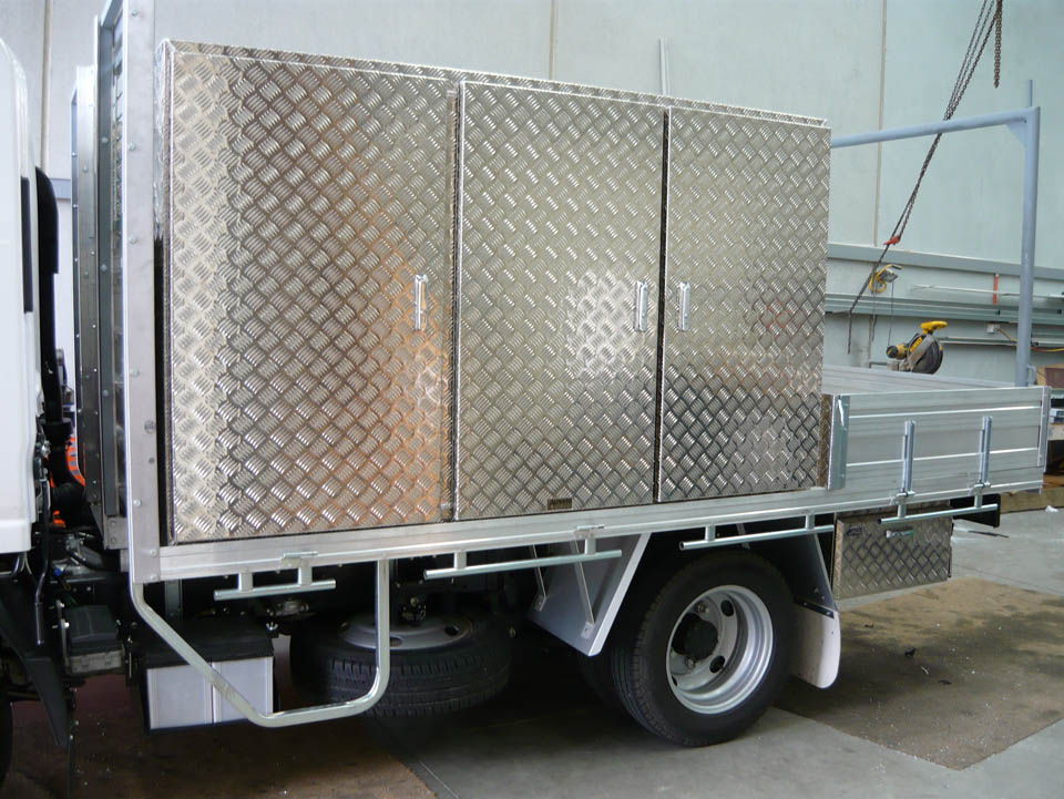 <span  class="uc_style_uc_tiles_grid_image_elementor_uc_items_attribute_title" style="color:#EFF7F9;">Custom aluminium truck tool cabinets - No.18</span>