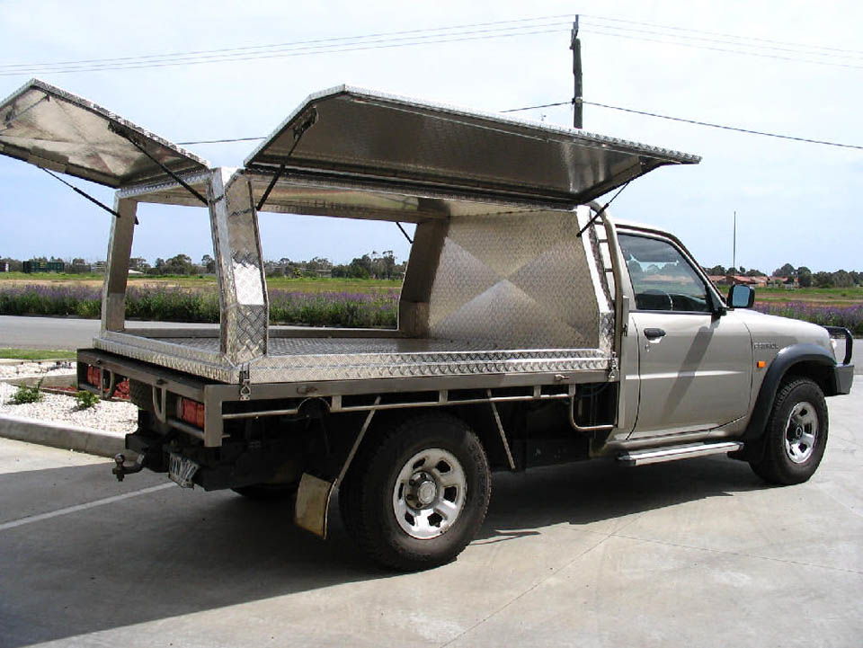<span  class="uc_style_uc_tiles_grid_image_elementor_uc_items_attribute_title" style="color:#EFF7F9;">Three door aluminium canopy on Nissan Patrol - No.30</span>