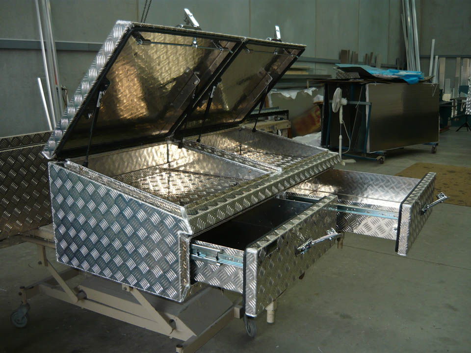 <span  class="uc_style_uc_tiles_grid_image_elementor_uc_items_attribute_title" style="color:#EFF7F9;">Custom aluminium tool box and sliding drawers - No.31</span>