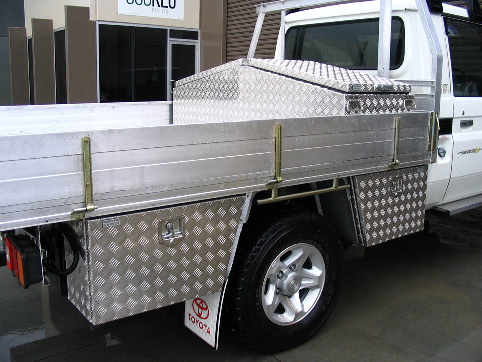 <span  class="uc_style_uc_tiles_grid_image_elementor_uc_items_attribute_title" style="color:#EFF7F9;">Custom under body tool boxes on Toyota Land Cruiser - No.46</span>