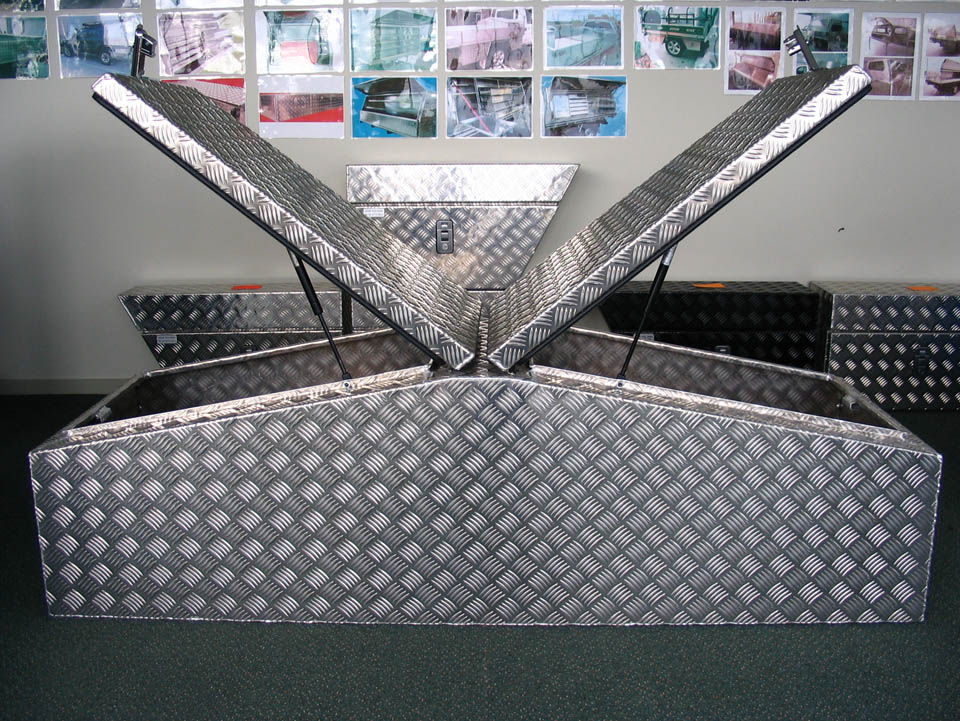 <span  class="uc_style_uc_tiles_grid_image_elementor_uc_items_attribute_title" style="color:#EFF7F9;">Aluminium gull wing tray box side view - No.50</span>