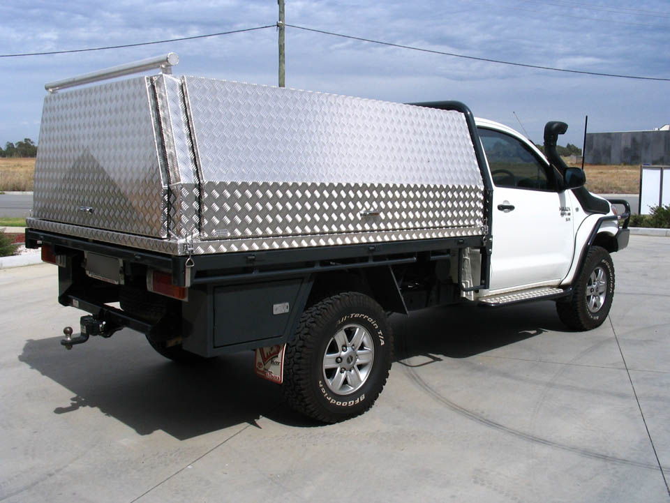 <span  class="uc_style_uc_tiles_grid_image_elementor_uc_items_attribute_title" style="color:#EFF7F9;">Three door aluminium lift off canopy - No.63</span>
