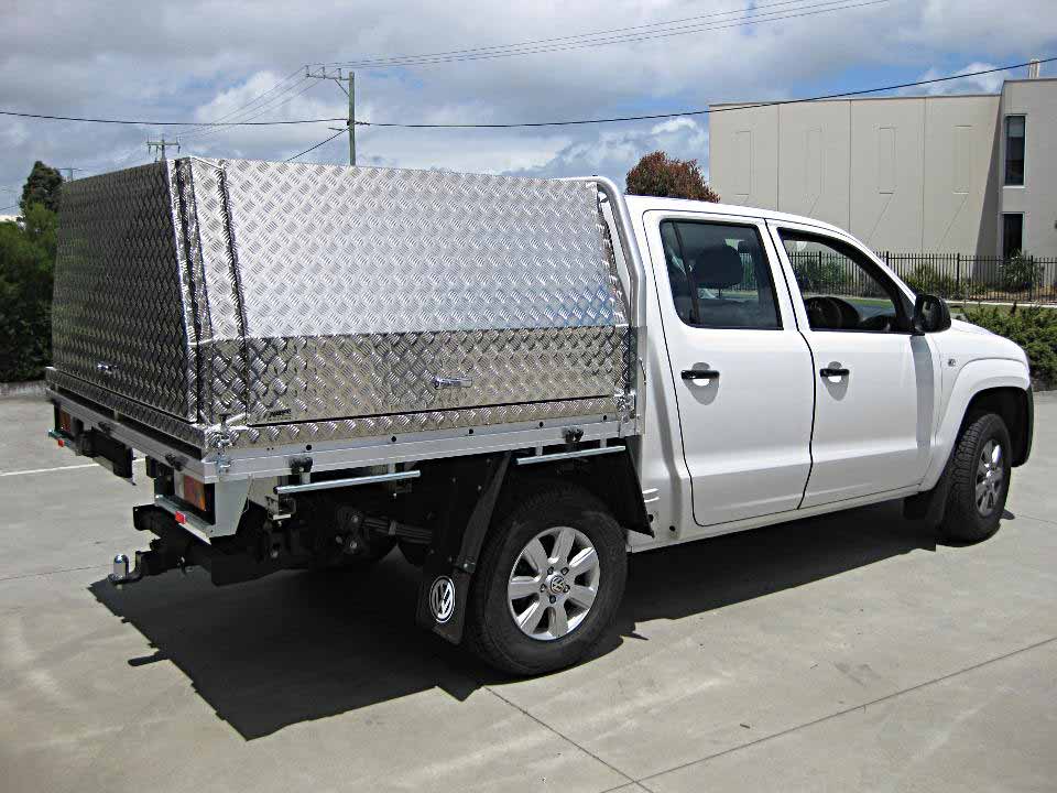 <span  class="uc_style_uc_tiles_grid_image_elementor_uc_items_attribute_title" style="color:#EFF7F9;">Three door lift off canopy on Volkswagen Amorok ute</span>