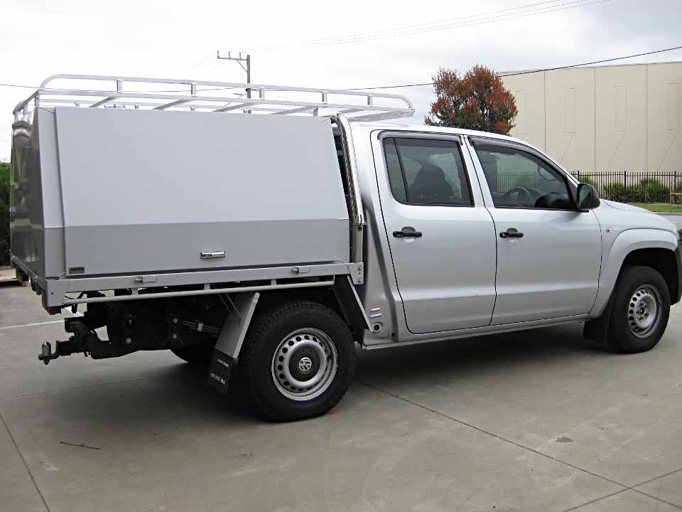 <span  class="uc_style_uc_tiles_grid_image_elementor_uc_items_attribute_title" style="color:#ffffff;">Two door powder coated canopy with roof rack on Volkswagen Amorok</span>