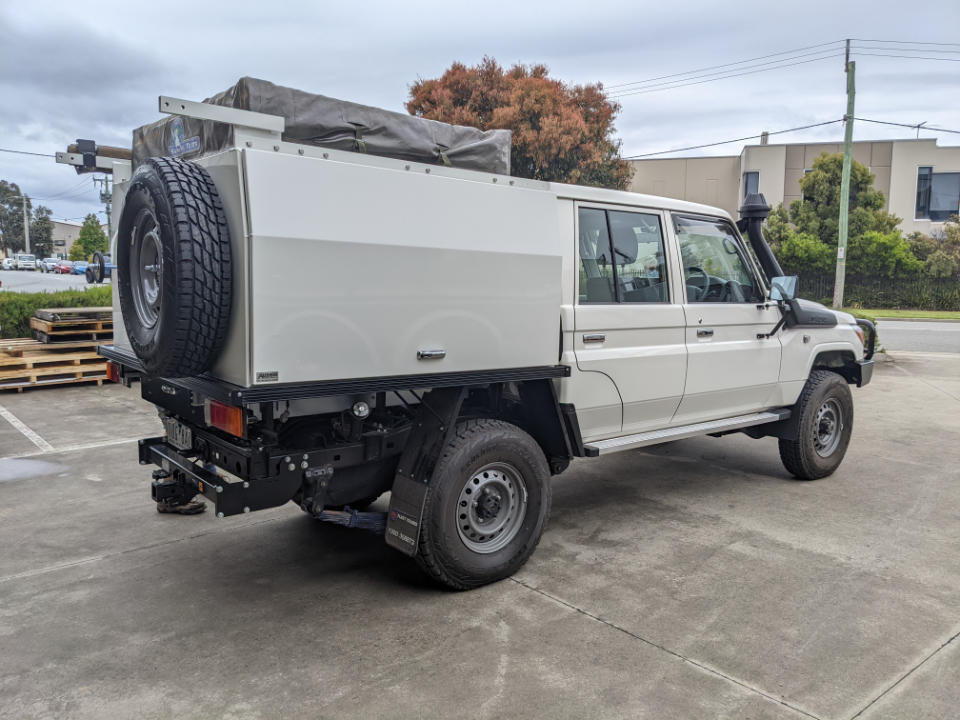 <span  class="uc_style_uc_tiles_grid_image_elementor_uc_items_attribute_title" style="color:#EFF7F9;">Aluminium canopy powder coated Toyota Land Cruiser white</span>