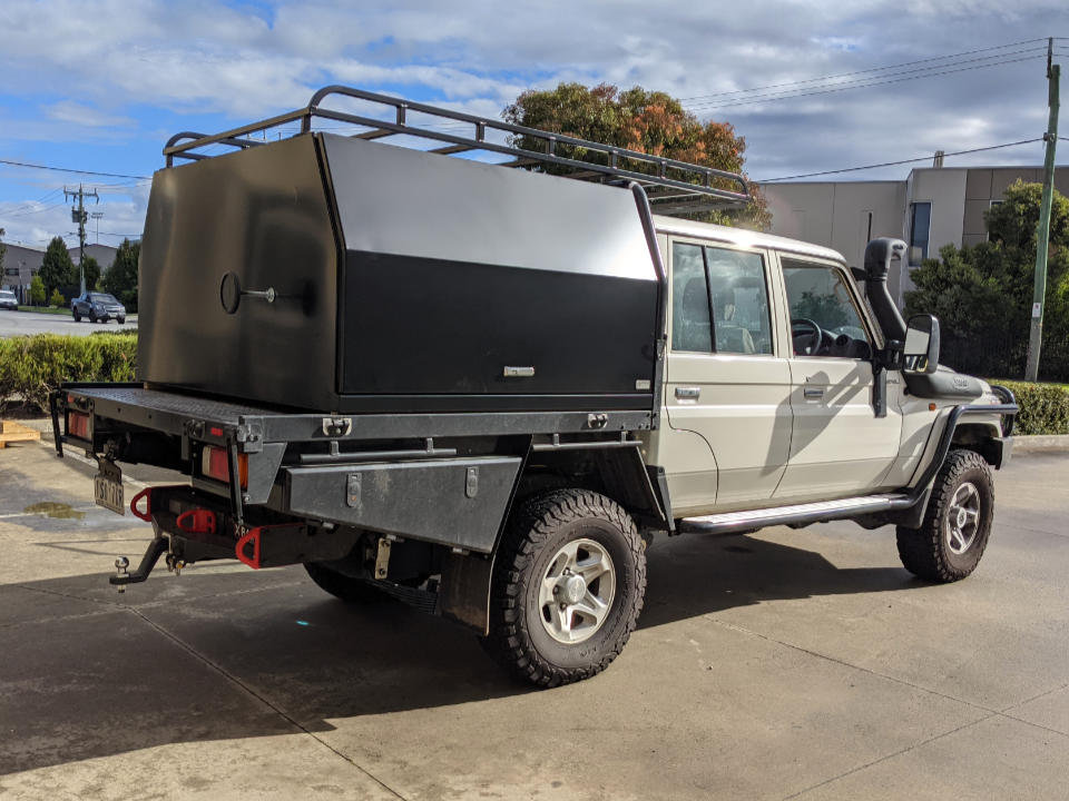 <span  class="uc_style_uc_tiles_grid_image_elementor_uc_items_attribute_title" style="color:#EFF7F9;">Powder coated Land Cruiser canopy</span>