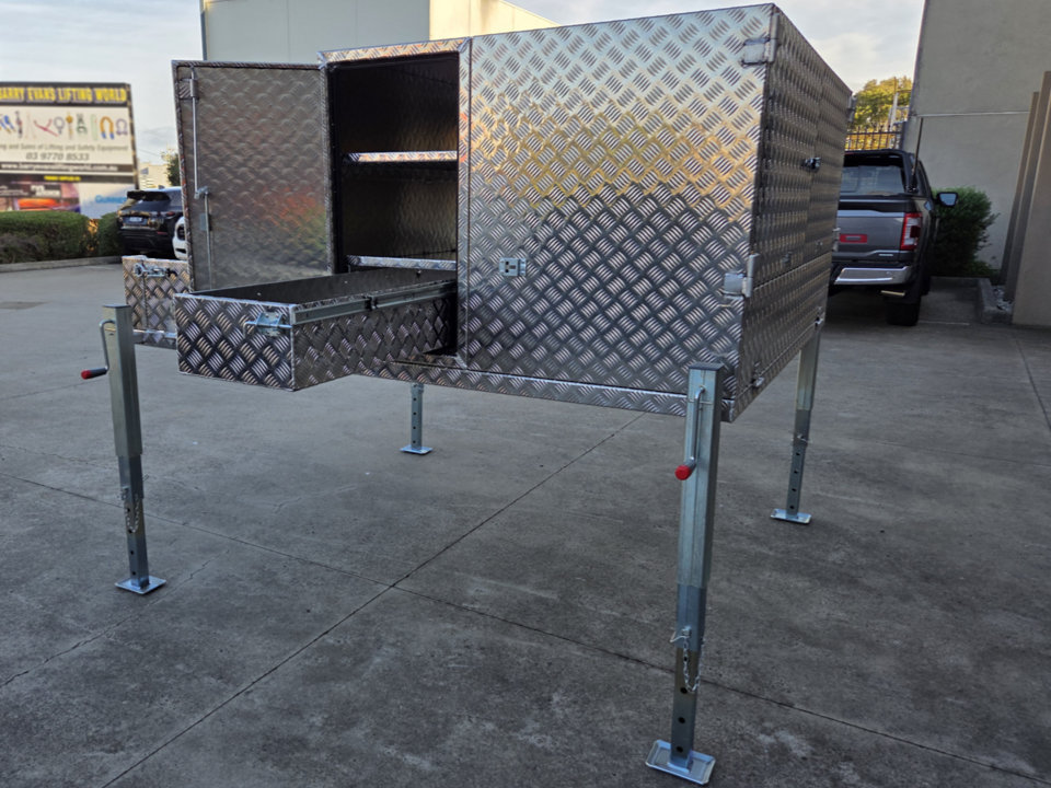 <span  class="uc_style_uc_tiles_grid_image_elementor_uc_items_attribute_title" style="color:#EFF7F9;">Lift off tray on jacks with drawer tool box and gates</span>